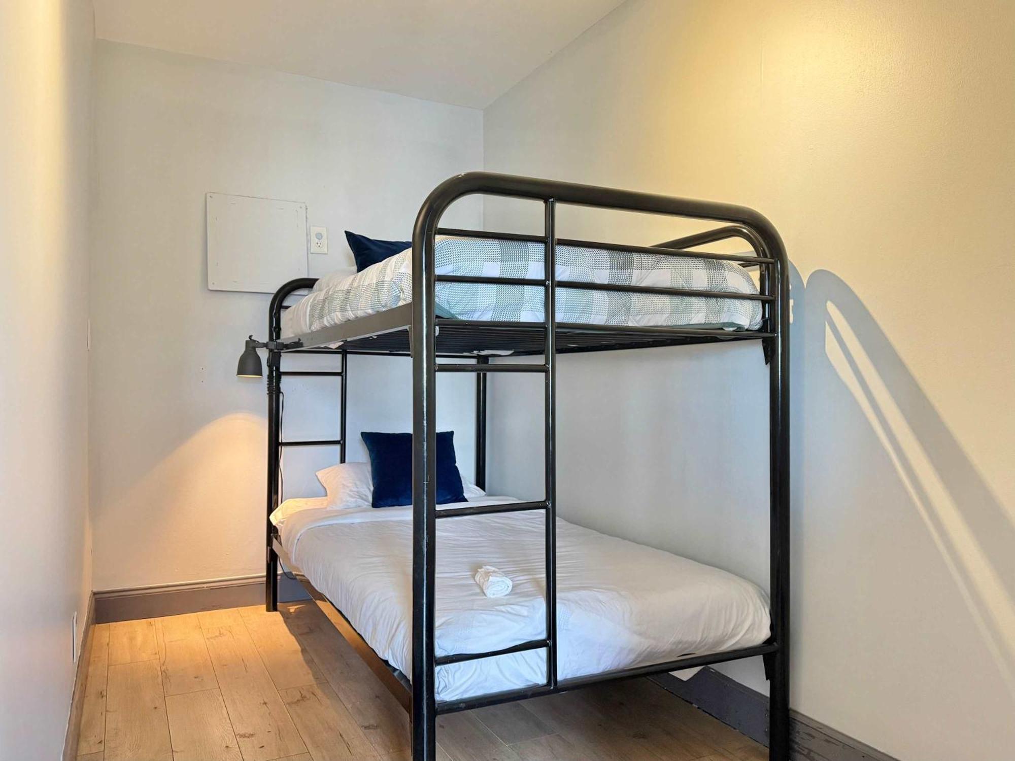 Downtown 24h Concierge 3 Bds 2br Onsite Parking Lm706