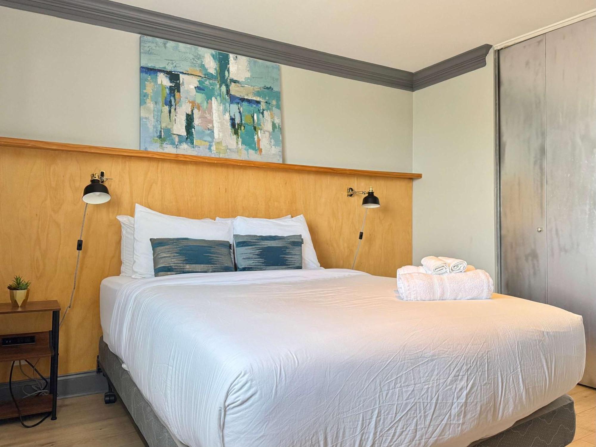 Apartment Downtown 24h Concierge 3 Bds 2br Onsite Parking Lm706